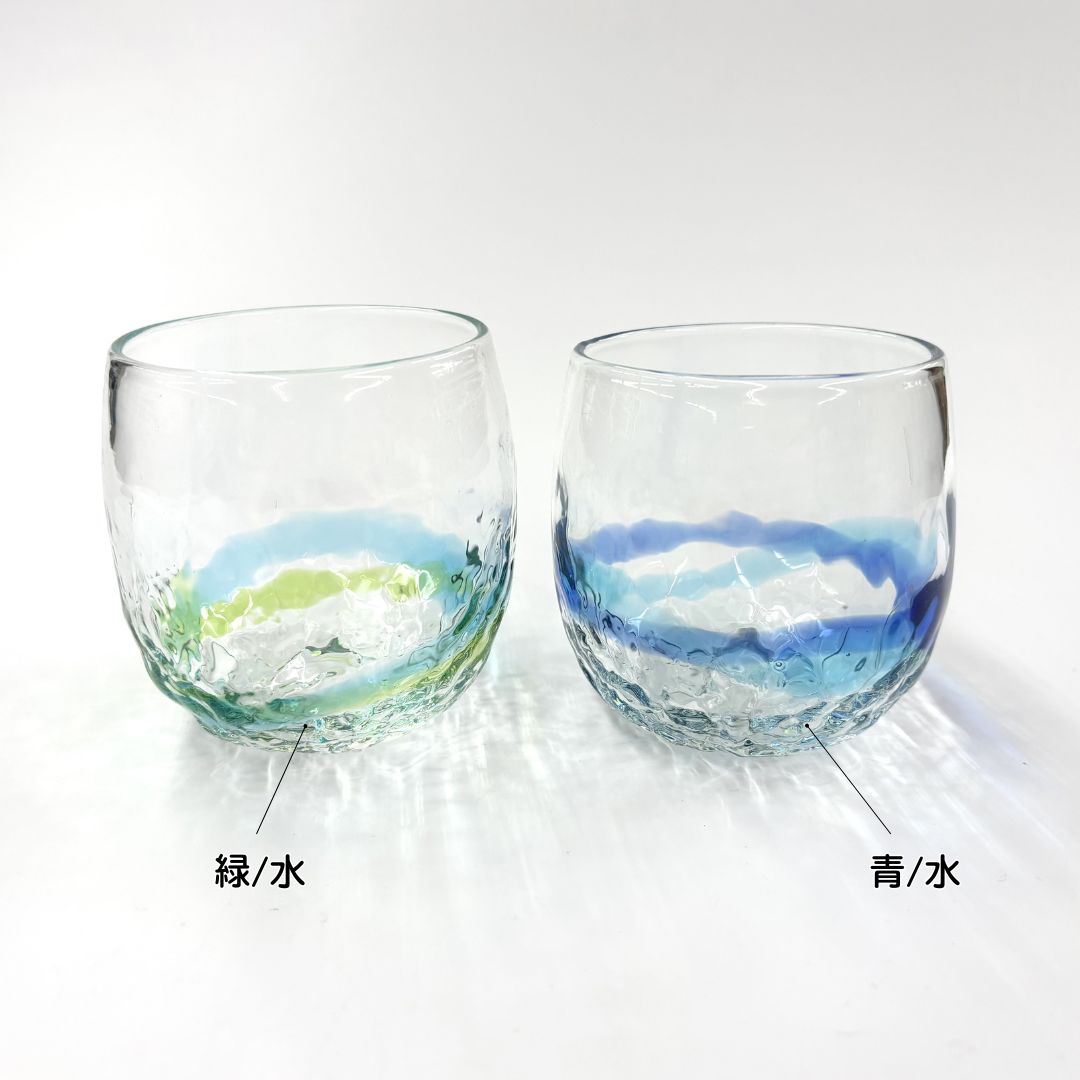 でこぼこたるグラス