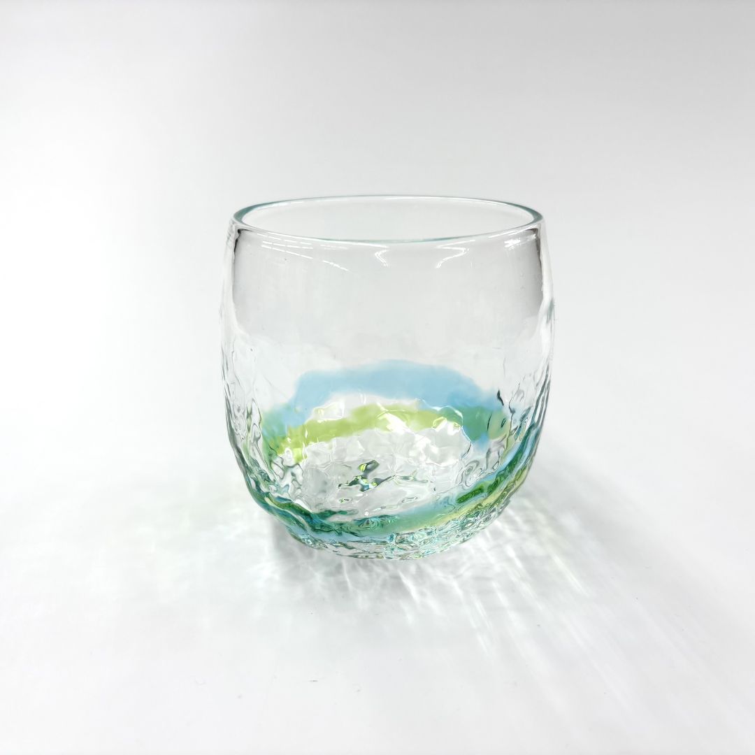 でこぼこたるグラス