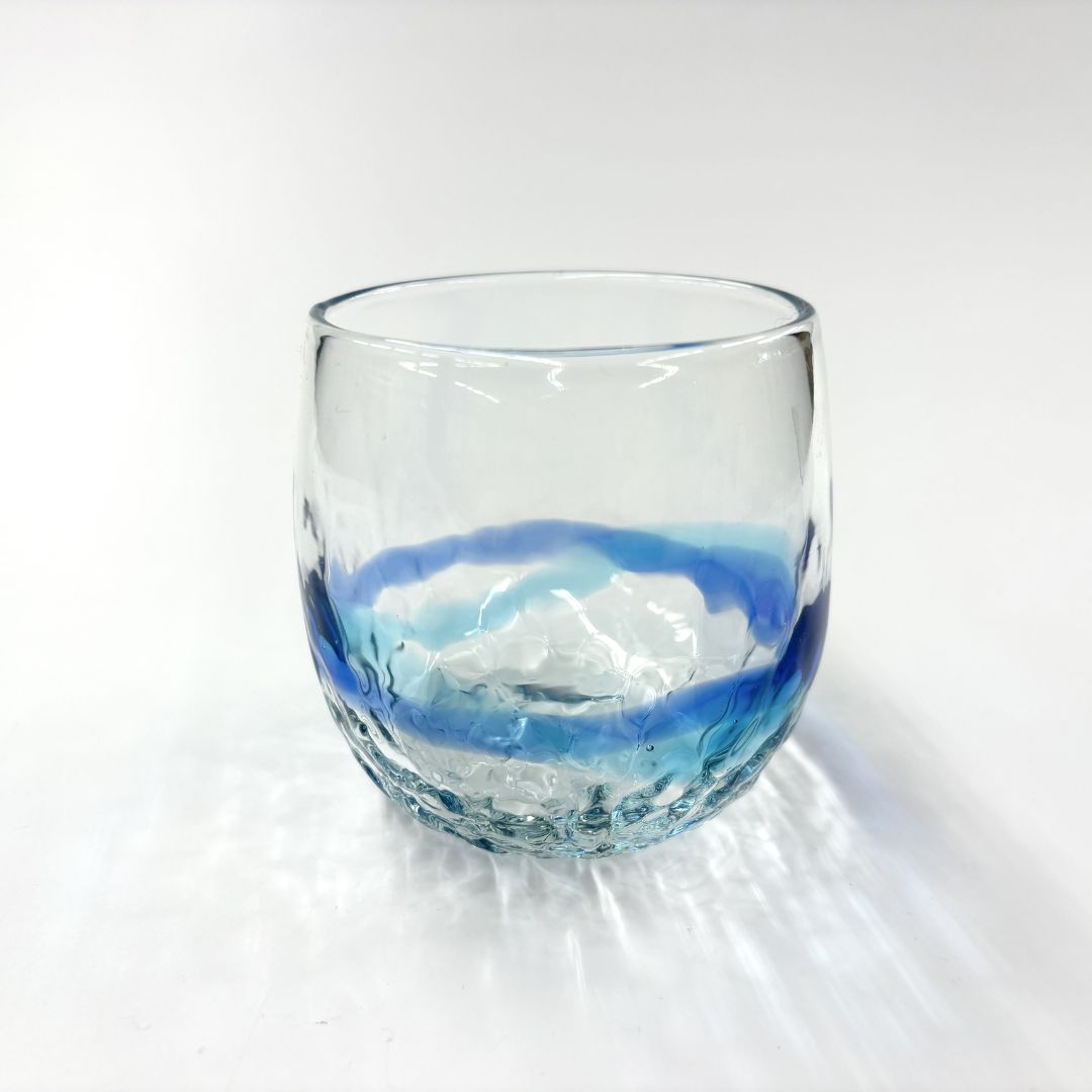 でこぼこたるグラス