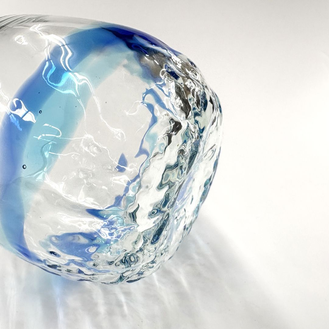 でこぼこたるグラス