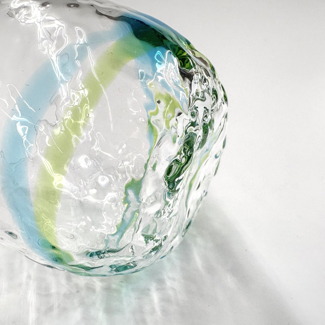 でこぼこたるグラス