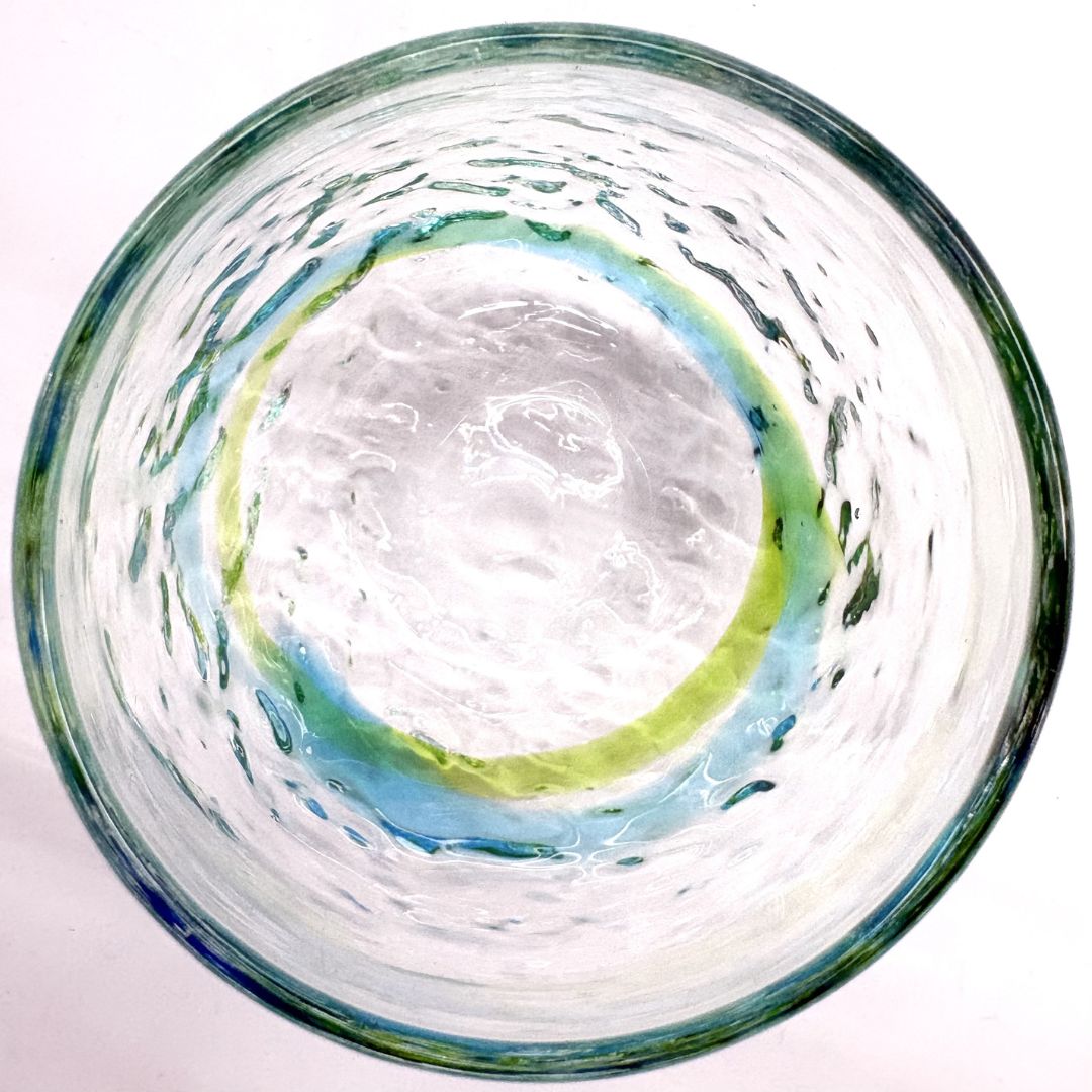 でこぼこたるグラス